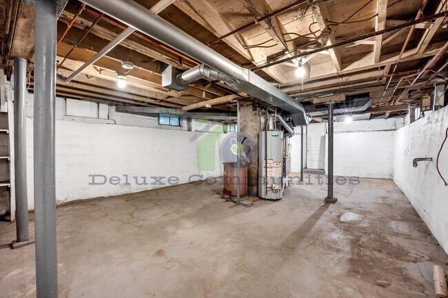 Building Photo - Remodeled 3BR + Flex Room | Steps from Leo...