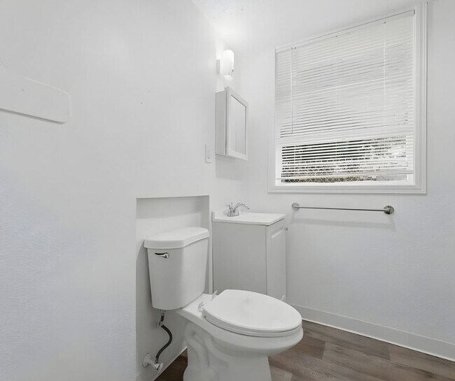 Building Photo - 0125-01