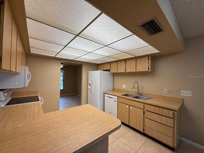 Building Photo - 6619 Jennifer Dr