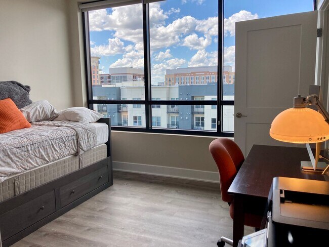 Building Photo - Gorgeous 2 Bedroom Condo in Oxon Hill!