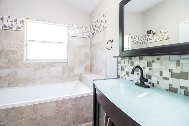 Building Photo - 10257 Winding Creek Ln