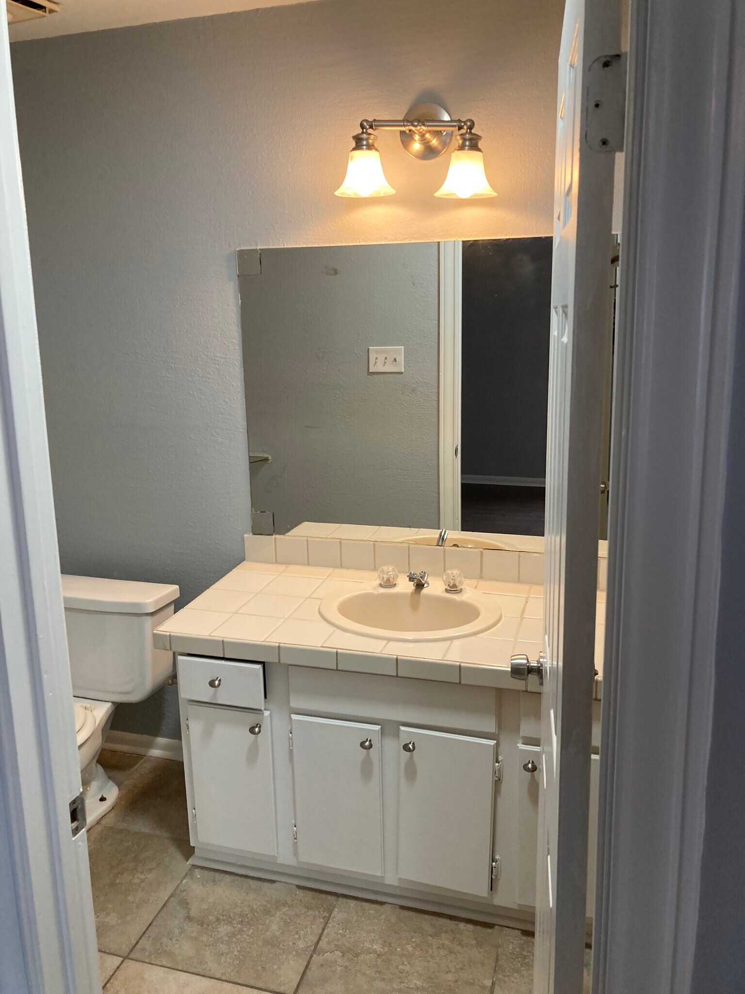 Building Photo - 13715 Kenner Ave