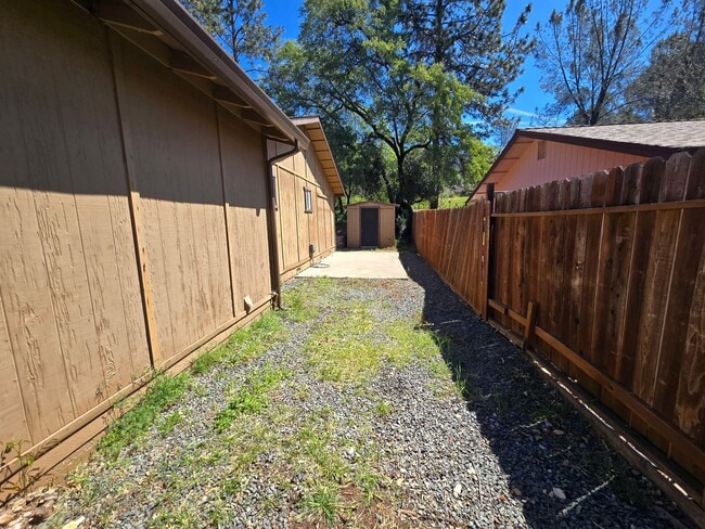 Building Photo - Freshly updated 3-bedroom, 2-bath home