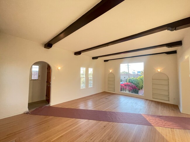 Building Photo - 1362 S Stanley Ave