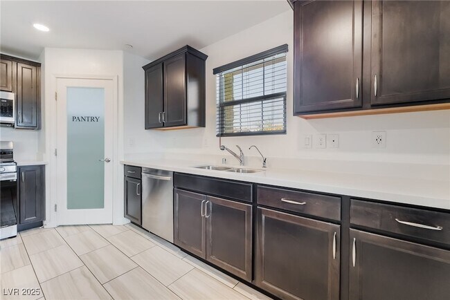 Building Photo - 715 Pickled Pepper Pl