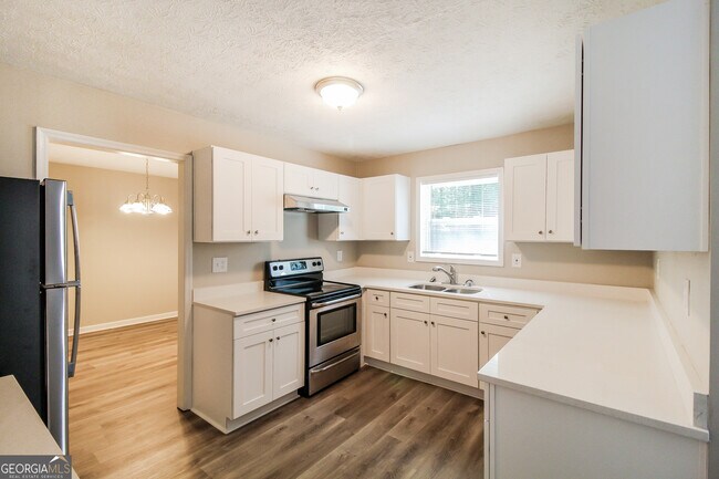 Building Photo - 6231 Willowbrook Dr