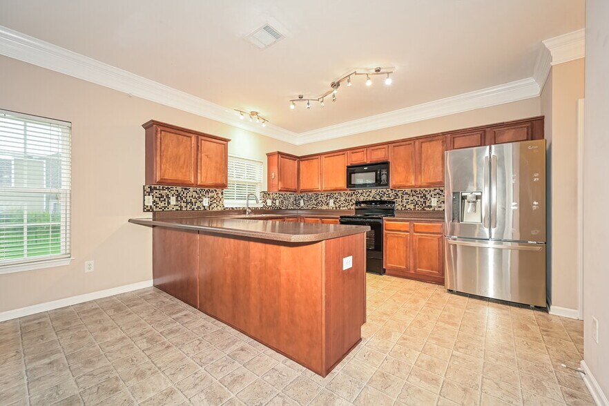Building Photo - 310 Sarava Ln
