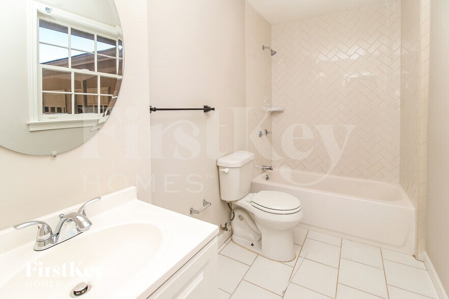 Building Photo - 2030 Chestnut Hill Cir