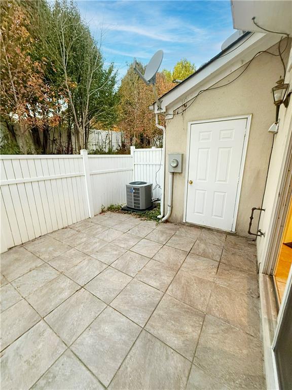 Building Photo - 1527 Cove Creek Cir