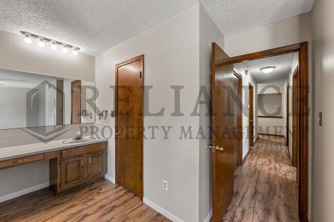 Building Photo - 1111 E Redwood Rd