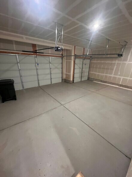 garage - 404 W 630 N