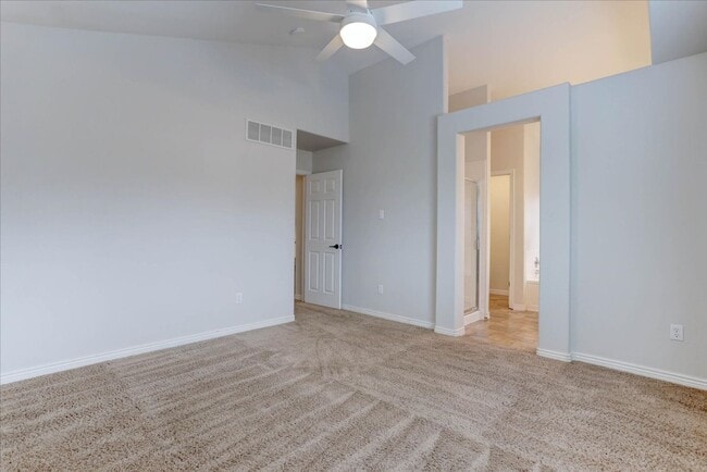 Building Photo - Stunning 5Bed/4Bath Home in the Heart of Erie