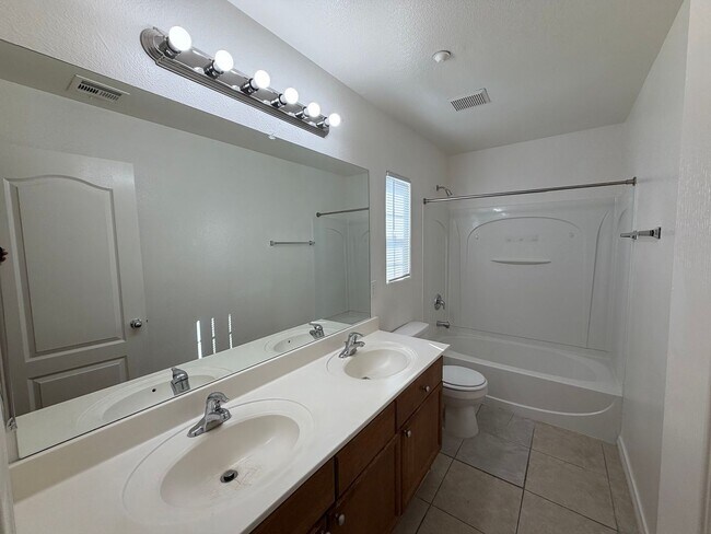 Building Photo - Discover a refreshed 4-bedroom, 2.5-bath home in Las Vegas 89149