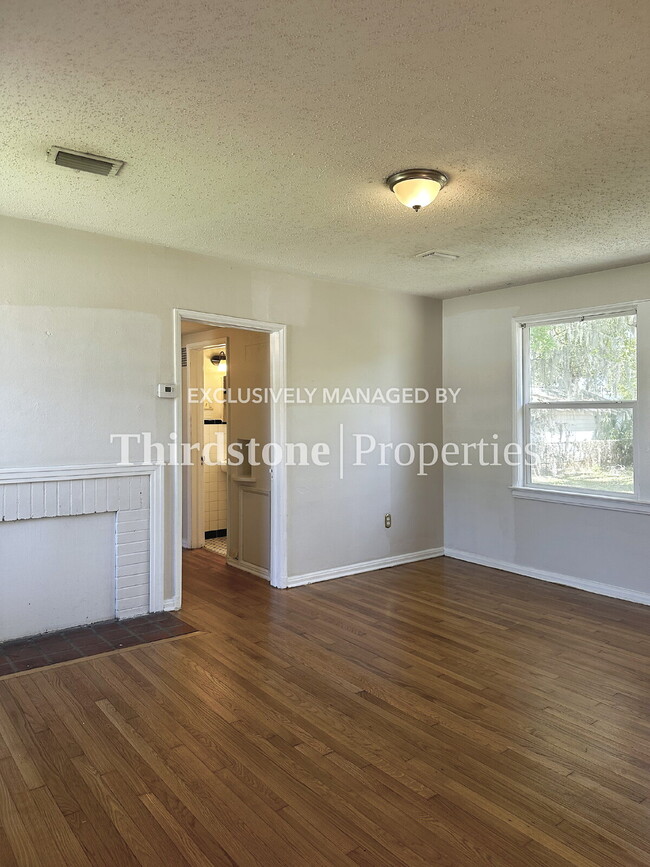 Building Photo - 8121 Hawthorne St
