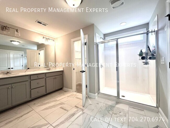 Building Photo - 6511 Wildbrook Dr