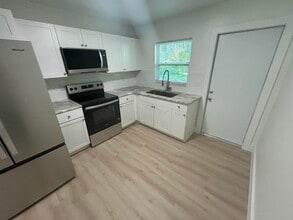 Building Photo - 2133 Sibley Ave