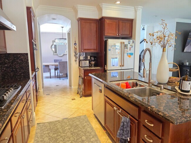 Building Photo - Large 4 Bedroom Home in Rolling Hills Ranch!