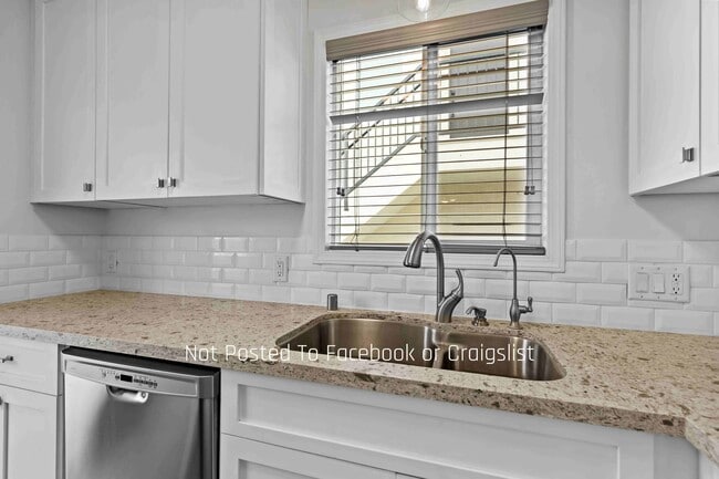 Building Photo - 2848 Nye St