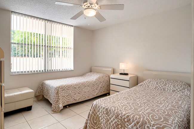 Building Photo - 6650 S Oriole Blvd