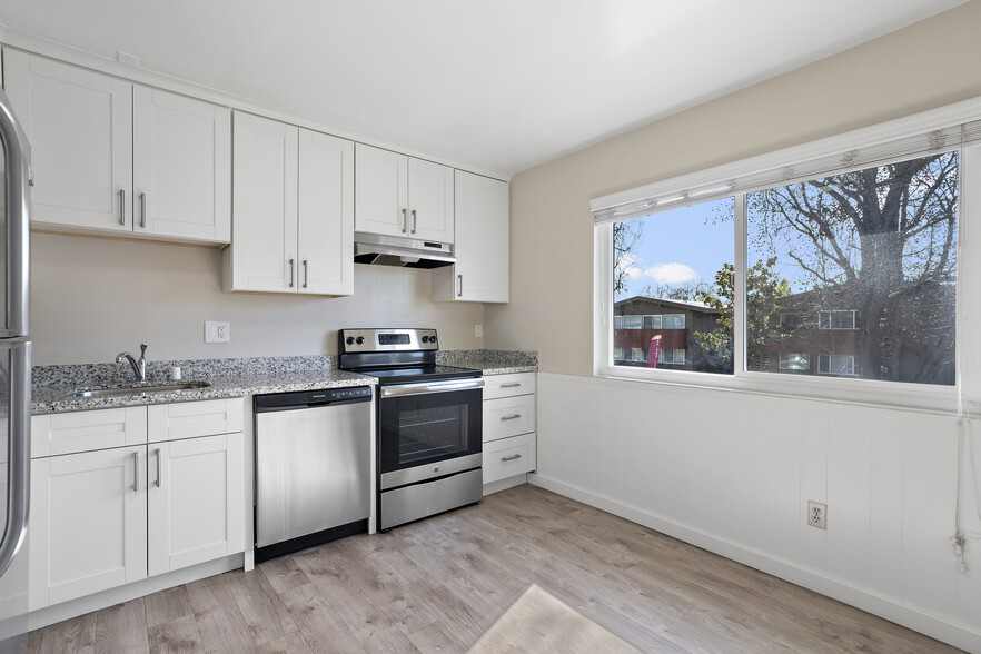 remodeled kitchen - 1271 Coronado Dr