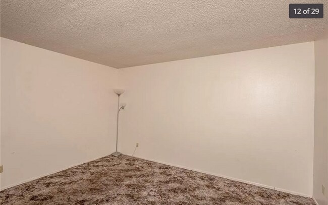 Building Photo - 4 bedroom 2 bath house in Laughlin NV