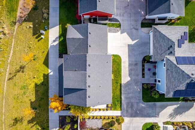 Building Photo - 5032 Bear Trap Dr