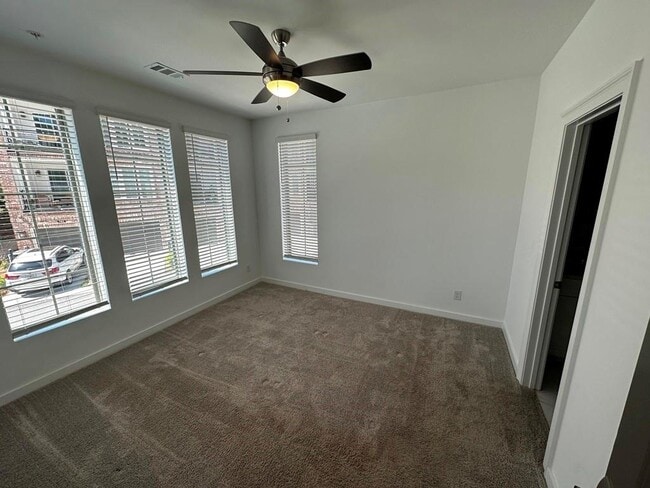 Building Photo - 519 Burton Dr