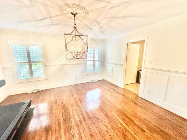 Building Photo - 621 Hanover Ct