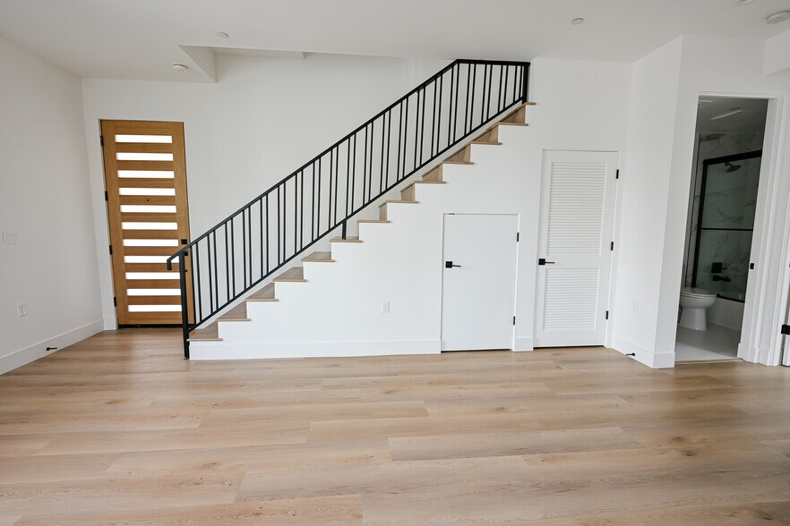 Building Photo - 11241 Morrison St