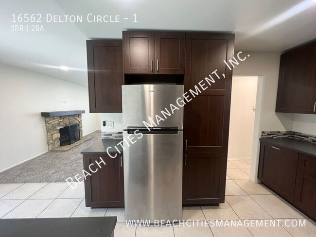 Building Photo - 16562 Delton Cir