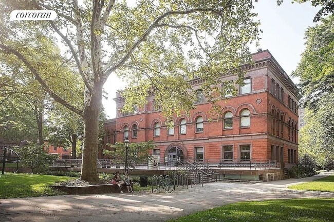 Building Photo - 370 Greene Ave