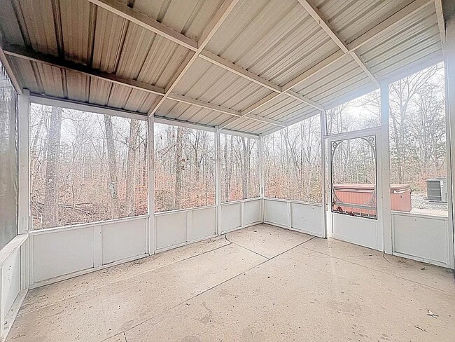 Building Photo - 206 Beauclair Dr