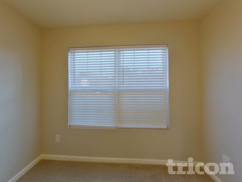 Building Photo - 117 Vermillian Dr