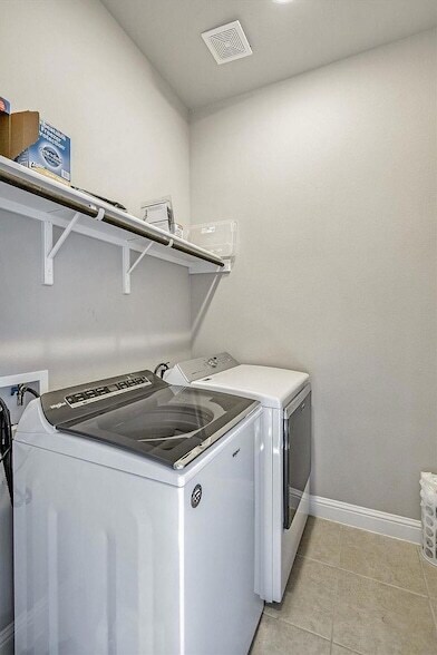 Building Photo - 14924 Iveans Way
