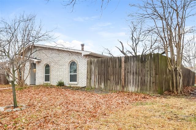Building Photo - 9017 Willowbrook Dr