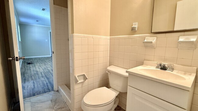 Building Photo - 641 Dawson Terrace NW