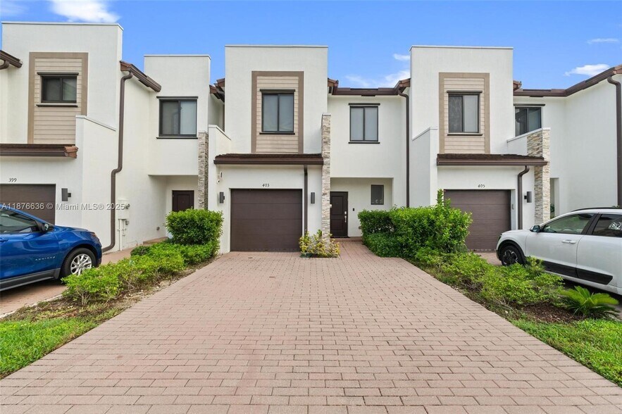 Building Photo - 403 NE 212th St