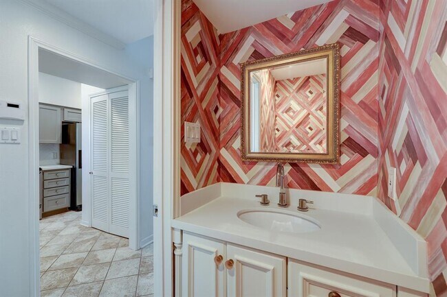 Building Photo - 5858 Sugar Hill Dr