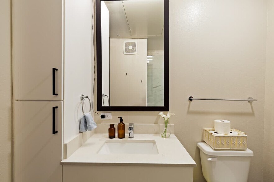 Building Photo - 9127 Research Blvd