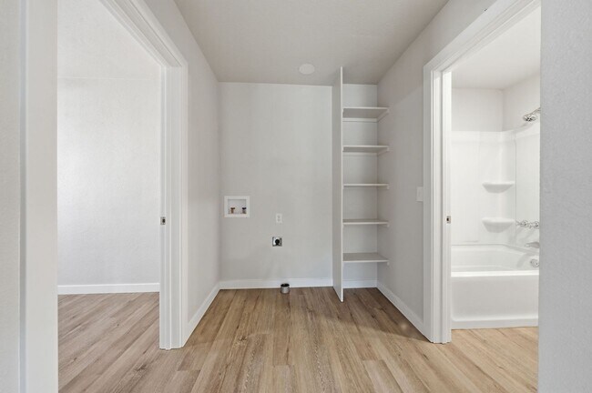 Building Photo - Large Brand New Remodeled 1 Bedroom unit with Washer Dryer Hookups - MUST SEE!!!