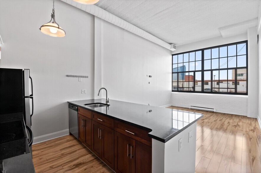 Building Photo - 2429 Locust St