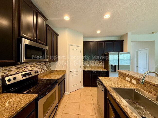 Building Photo - 145 Woodfield Ln