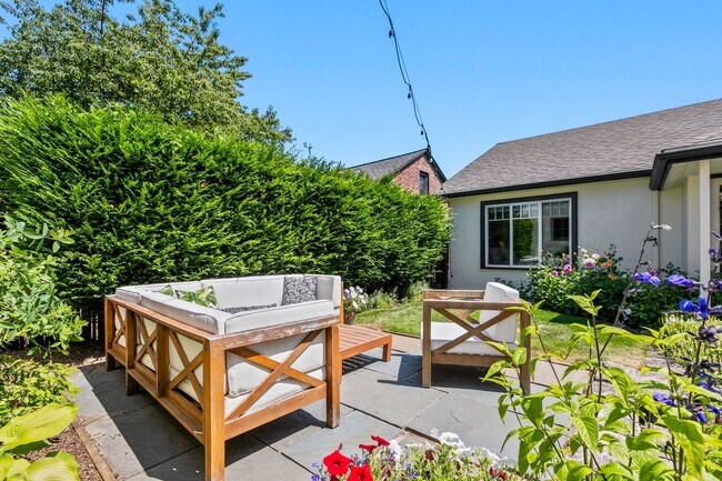 Building Photo - 3bd/1.75ba Seattle Home
