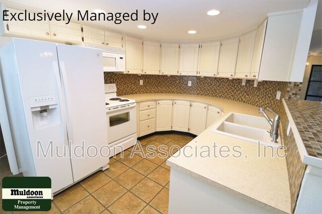 Building Photo - 59 W Old Broadmoor Rd