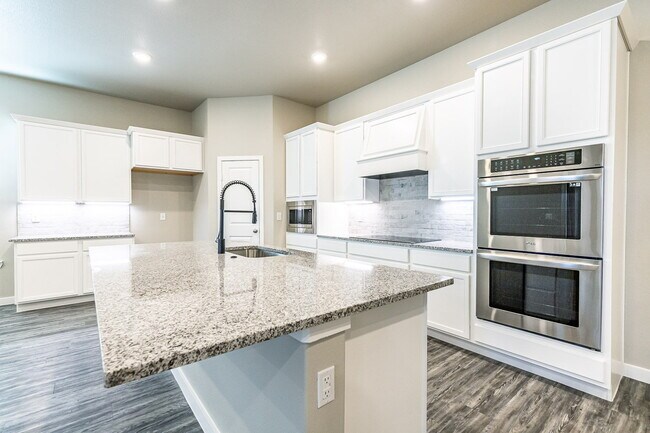 Building Photo - Beautiful 4 bed 3 bath home