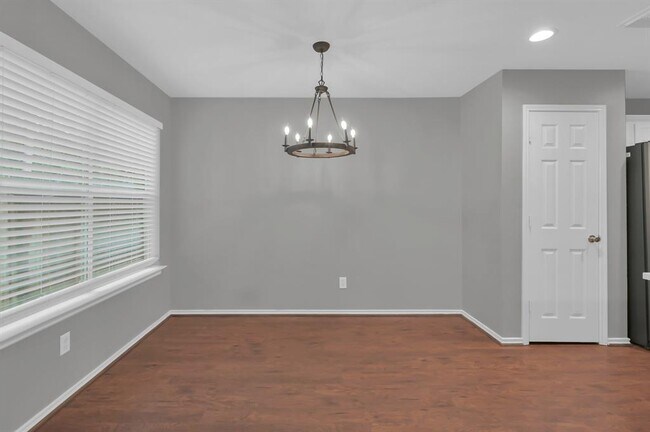 Building Photo - 27 S Villa Oaks Dr