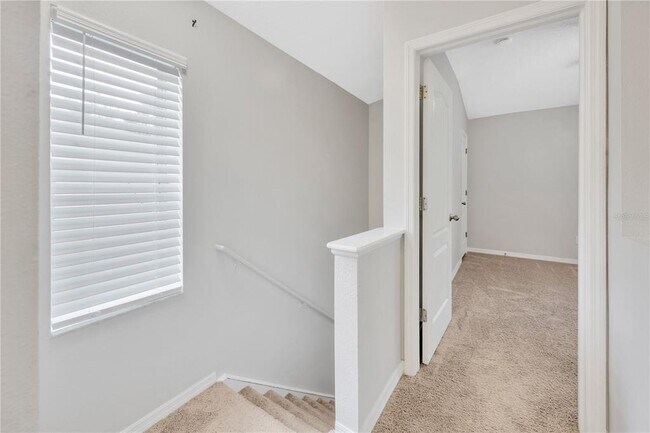 Building Photo - 15780 Fishhawk Falls Dr