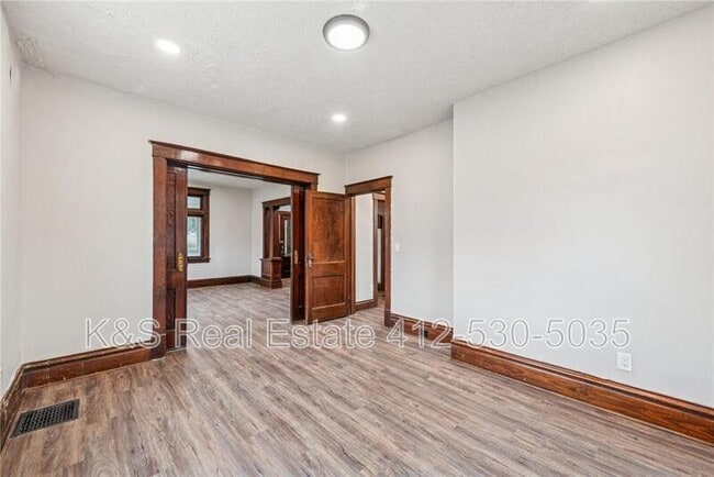 Building Photo - 518 10th St