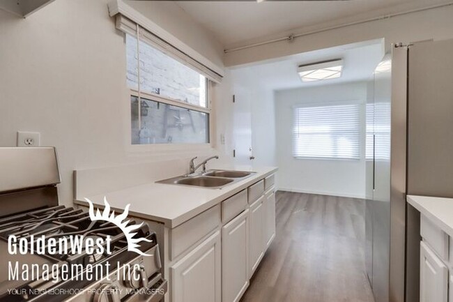 Building Photo - Charming 1Bdm 1Ba Downstairs Condo in Norm...