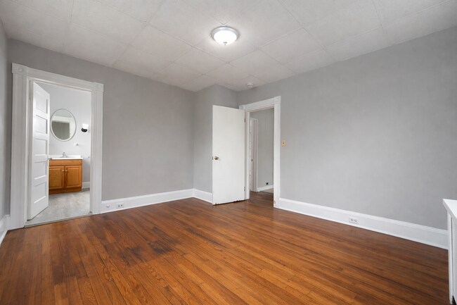 Building Photo - 2604 Hamilton Ave